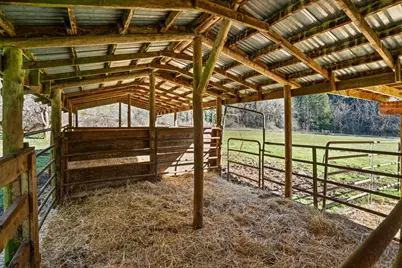 18781 E Evans Creek Road, Rogue River, OR 97537 - Photo 77