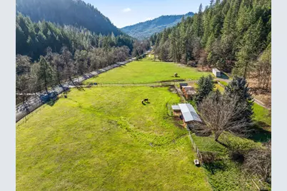 18781 E Evans Creek Road, Rogue River, OR 97537 - Photo 5