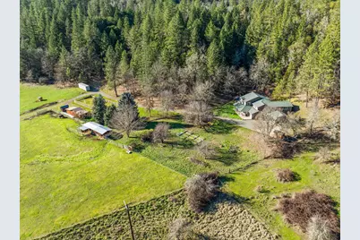 18781 E Evans Creek Road, Rogue River, OR 97537 - Photo 7