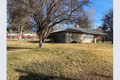 5201 Bryant Avenue, Klamath Falls, OR 97603 - Photo 3