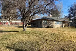 5201 Bryant Ave, Klamath Falls, OR 97603 - Photo 3