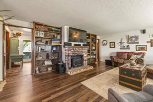 800 Hillandale Cir, Eagle Point, OR 97524 - Photo 5