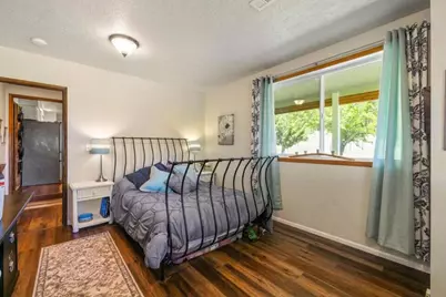 800 Hillandale Circle, Eagle Point, OR 97524 - Photo 11
