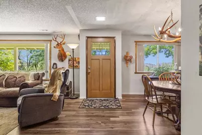 800 Hillandale Circle, Eagle Point, OR 97524 - Photo 3