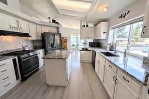 1188 NE 27th St, Bend, OR 97701 - Photo 5