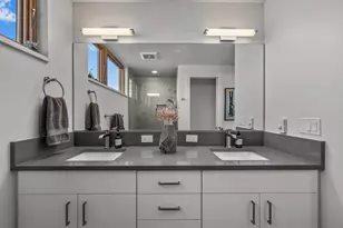 2735 NW Crossing Dr, Bend, OR 97703 - Photo 33