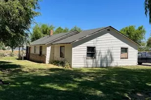 585 SW Fairgrounds Rd, Madras, OR 97741 - Photo 3