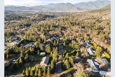 334 Village Lane, Grants Pass, OR 97527 - Photo 45