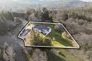 334 Village Ln, Grants Pass, OR 97527 - Photo 3