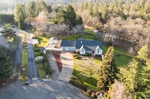 334 Village Ln, Grants Pass, OR 97527 - Photo 41