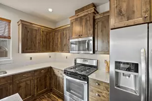 63149 NE Hadley Pl, Bend, OR 97701 - Photo 19