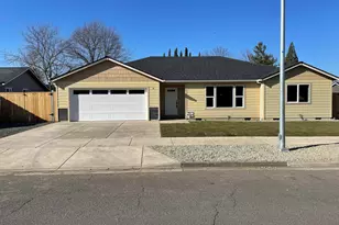 2963 Stonebrook Dr, Medford, OR 97504 - Photo 1