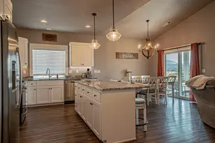 2008 Hondeleau Ln, Medford, OR 97504 - Photo 5