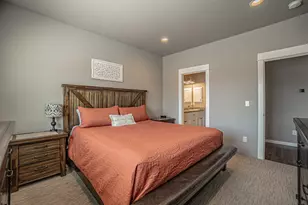 2008 Hondeleau Ln, Medford, OR 97504 - Photo 13