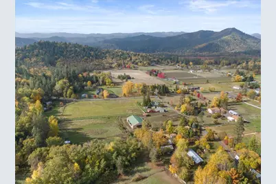1931 Sleepy Hollow Loop, Grants Pass, OR 97527 - Photo 5