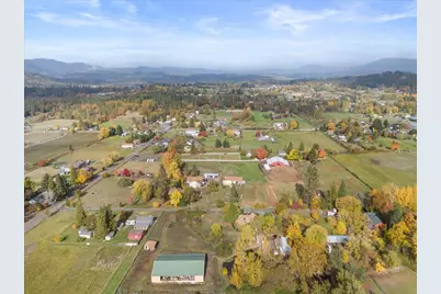 1931 Sleepy Hollow Loop, Grants Pass, OR 97527 - Photo 3