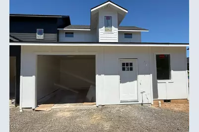 201 Bogey Lane, Eagle Point, OR 97524 - Photo 1