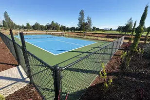 201 Bogey Ln, Eagle Point, OR 97524 - Photo 15