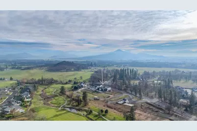 201 Bogey Lane, Eagle Point, OR 97524 - Photo 3