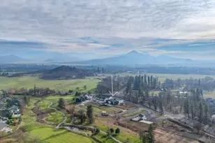 201 Bogey Ln, Eagle Point, OR 97524 - Photo 3