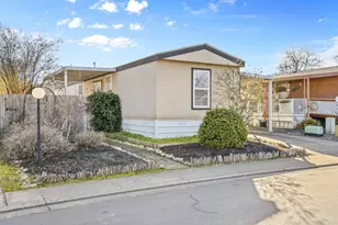 4729 S Pacific Hwy, Phoenix, OR 97535 - Photo 3