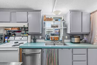 4729 S Pacific Highway #UNIT 4, Phoenix, OR 97535 - Photo 9