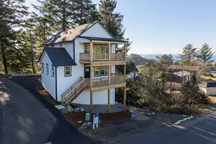 640 NE Lillian Ln, Depoe Bay, OR 97341 - Photo 3