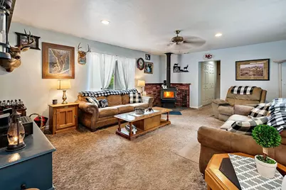 5461 Riverbanks Road, Grants Pass, OR 97527 - Photo 9