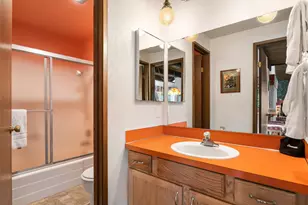 57057 Tennis Village Ln, Sunriver, OR 97707 - Photo 17