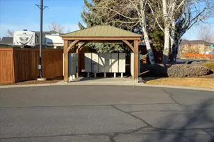 2380 SW Phlox Pond Dr, Redmond, OR 97756 - Photo 25