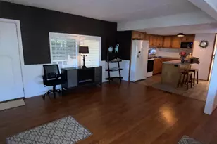 1055 N 5th St, Jacksonville, OR 97530 - Photo 3