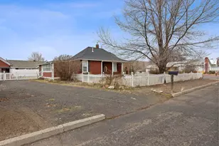 125 SE D St, Madras, OR 97741 - Photo 25