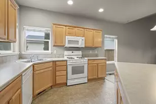 20702 Beaumont Dr, Bend, OR 97701 - Photo 7