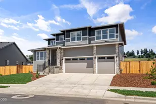 1153 Pumpkin Ridge Dr, Eagle Point, OR 97524 - Photo 3
