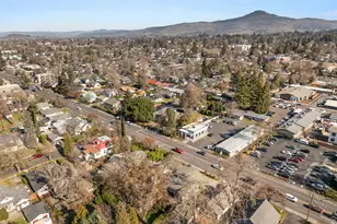 27 Crater Lake Ave, Medford, OR 97504 - Photo 37