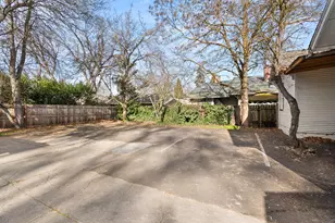 27 Crater Lake Ave, Medford, OR 97504 - Photo 25