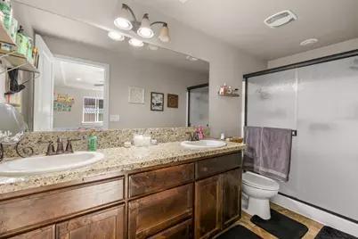 917 Stonewater Drive, Eagle Point, OR 97524 - Photo 15