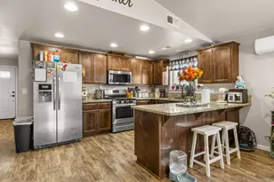 917 Stonewater Dr, Eagle Point, OR 97524 - Photo 7