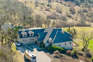 4182 N Roxy Dr, Medford, OR 97504 - Photo 9