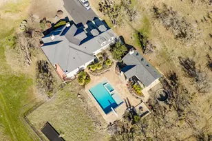 4182 N Roxy Dr, Medford, OR 97504 - Photo 3