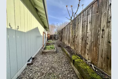 135 Meadow Slope Drive, Talent, OR 97540 - Photo 37