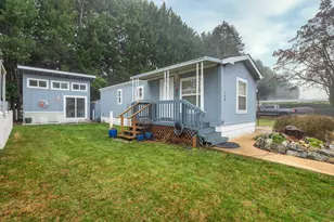 208 Chestnut Ln, Grants Pass, OR 97526 - Photo 1