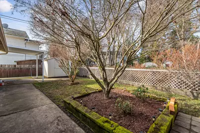 306 SW 3rd Street, Grants Pass, OR 97526 - Photo 21