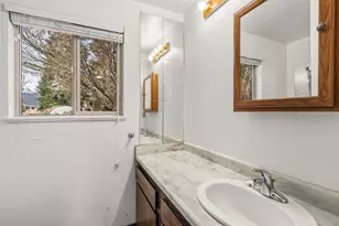 306 SW 3rd St, Grants Pass, OR 97526 - Photo 15