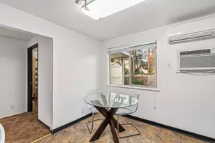 306 SW 3rd St, Grants Pass, OR 97526 - Photo 9