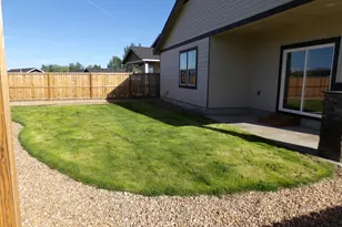 3236 NW Dogwood Ave, Redmond, OR 97756 - Photo 3