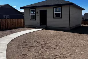 3236 NW Dogwood Ave, Redmond, OR 97756 - Photo 7