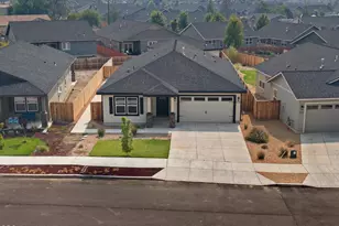 3236 NW Dogwood Ave, Redmond, OR 97756 - Photo 1