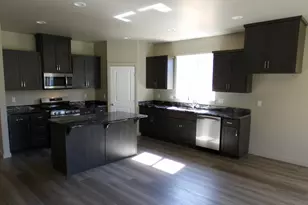 3236 NW Dogwood Ave, Redmond, OR 97756 - Photo 7