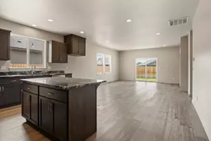 3236 NW Dogwood Ave, Redmond, OR 97756 - Photo 11